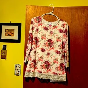 No Boundaries XL lined flower print shirt with lace